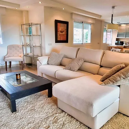 Magnificent One Bedroom In Center アパート